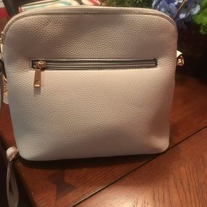 Cute purse,,, only used 1 day.